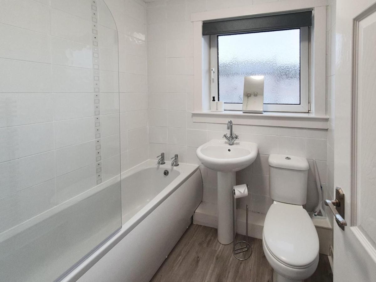 3 Bedroom House Amazon M90 Dunfermline Edinburgh Eksteriør bilde